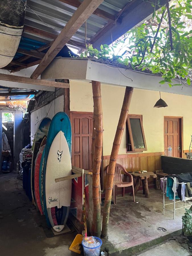 Ferienwohnung Big Daddy'S Surfcamp Pasanggaran Exterior foto