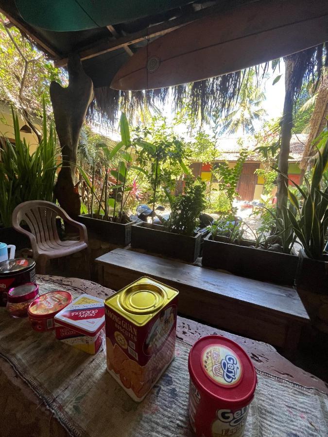 Ferienwohnung Big Daddy'S Surfcamp Pasanggaran Exterior foto