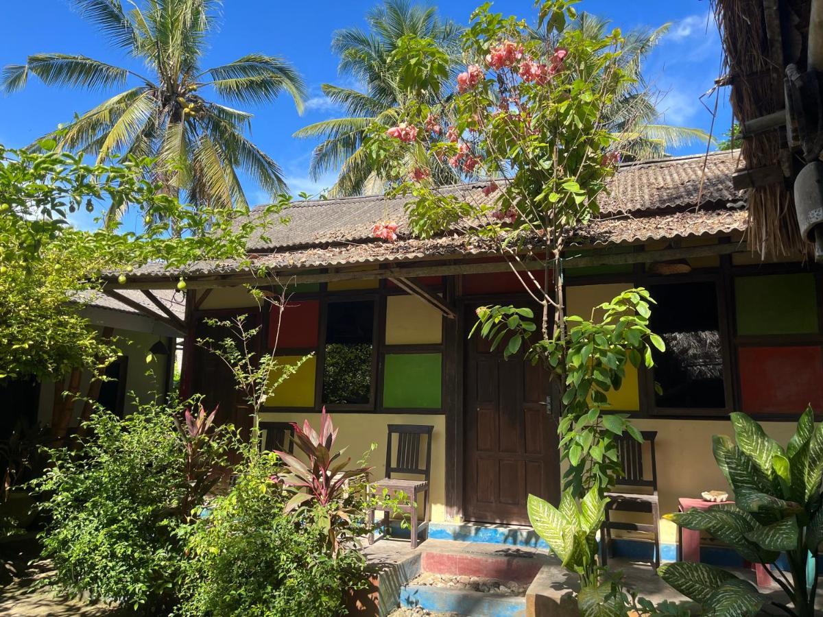 Ferienwohnung Big Daddy'S Surfcamp Pasanggaran Exterior foto