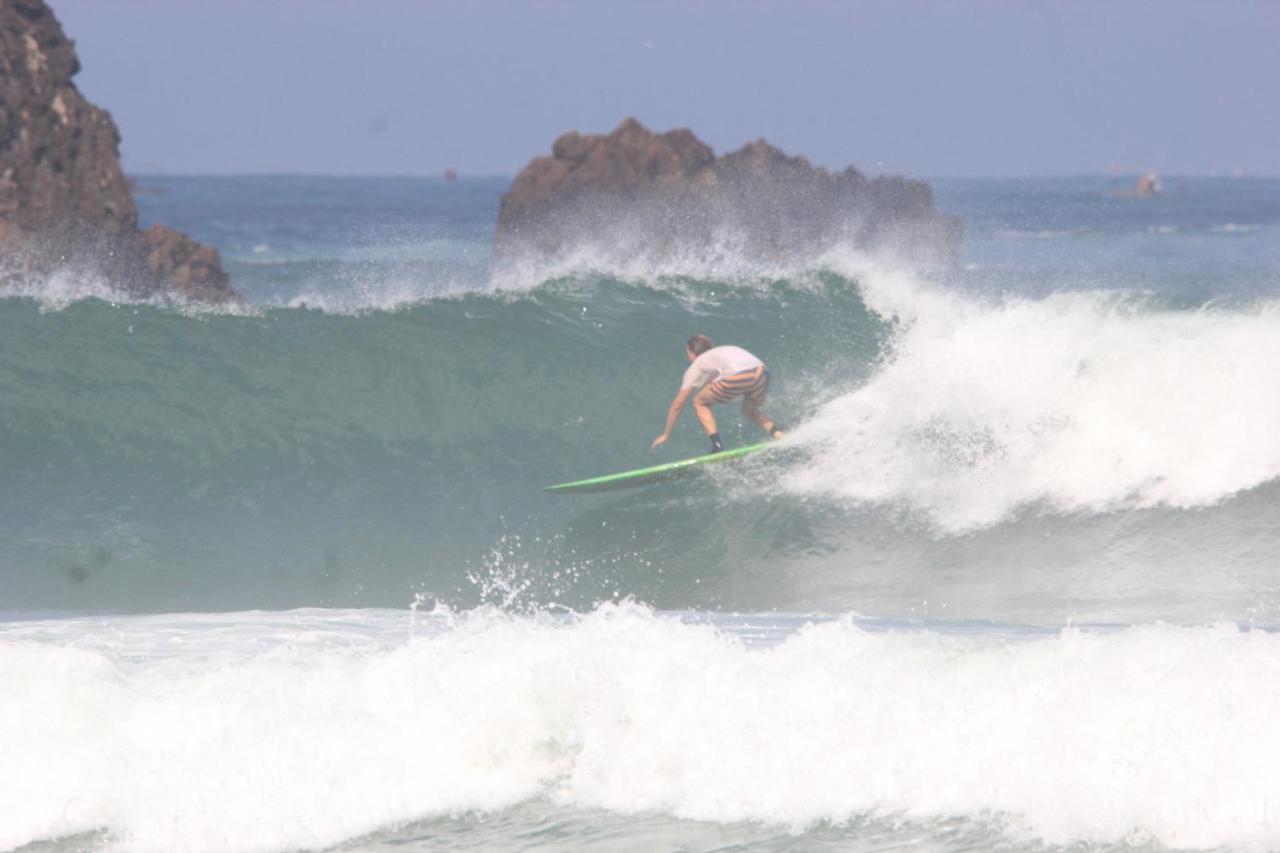Ferienwohnung Big Daddy'S Surfcamp Pasanggaran Exterior foto