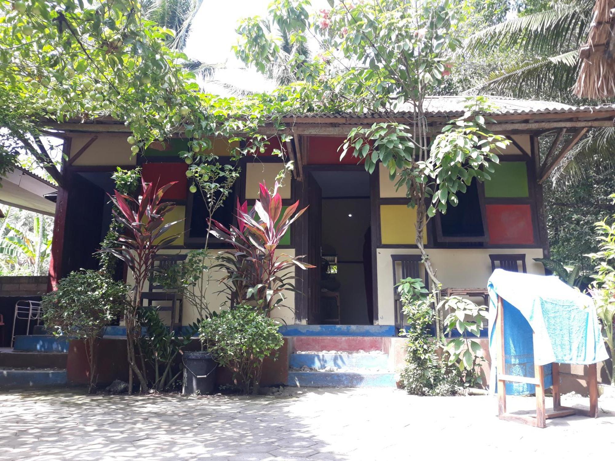 Ferienwohnung Big Daddy'S Surfcamp Pasanggaran Exterior foto