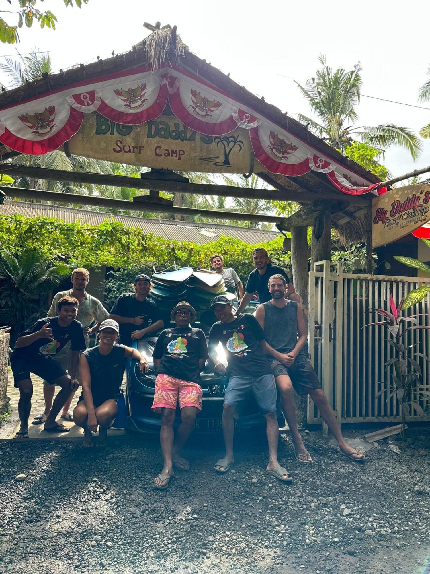 Ferienwohnung Big Daddy'S Surfcamp Pasanggaran Exterior foto