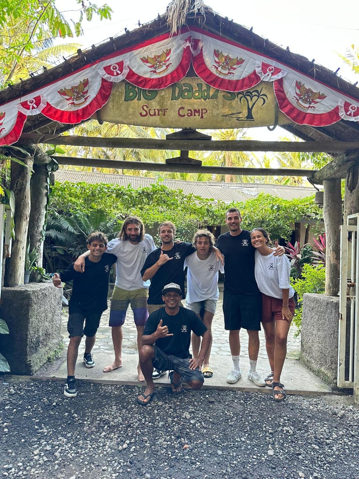 Ferienwohnung Big Daddy'S Surfcamp Pasanggaran Exterior foto